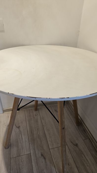 Masă rotundă stil nordic / scandinav (80 cm) – albă cu picioare din lemn