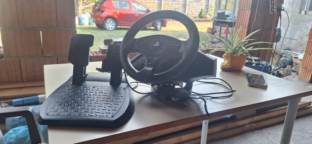 Volan gaming thrustmaster compatibil cu cu ps4/ps5/pc (nu fac schimburi)