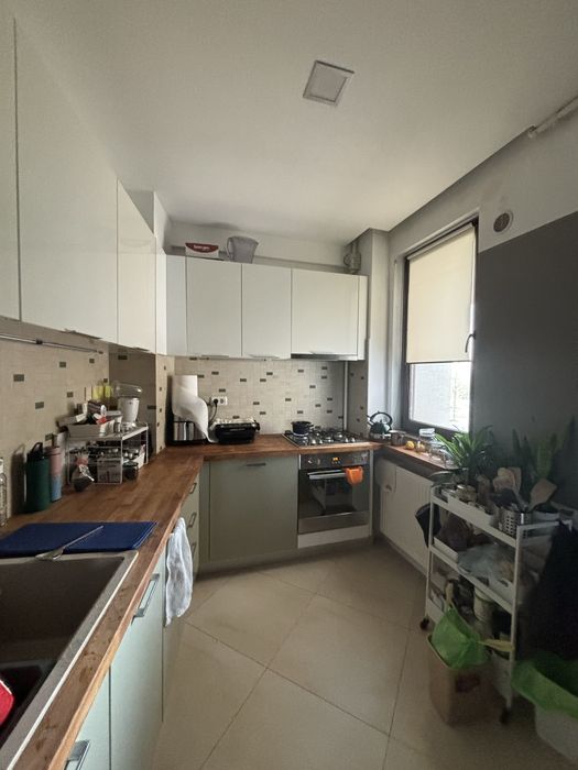 Inchiriez apartament cu 2 camere . Sisesti .