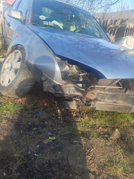 Ford mondeo vând sau dezmembrez