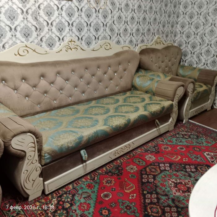 Прихожая продам , диван