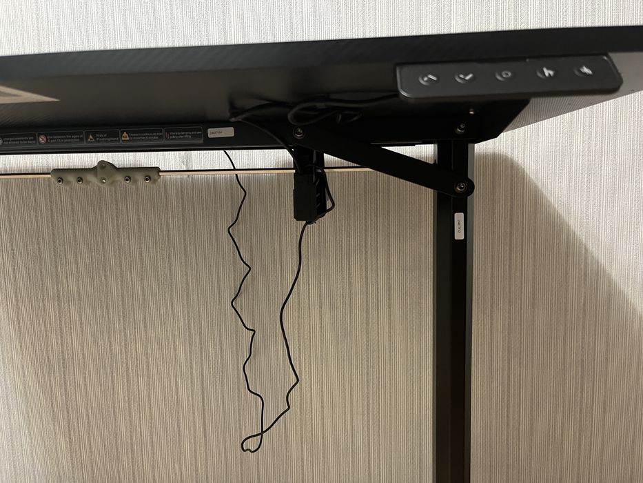 Стол с подьемным механизмом