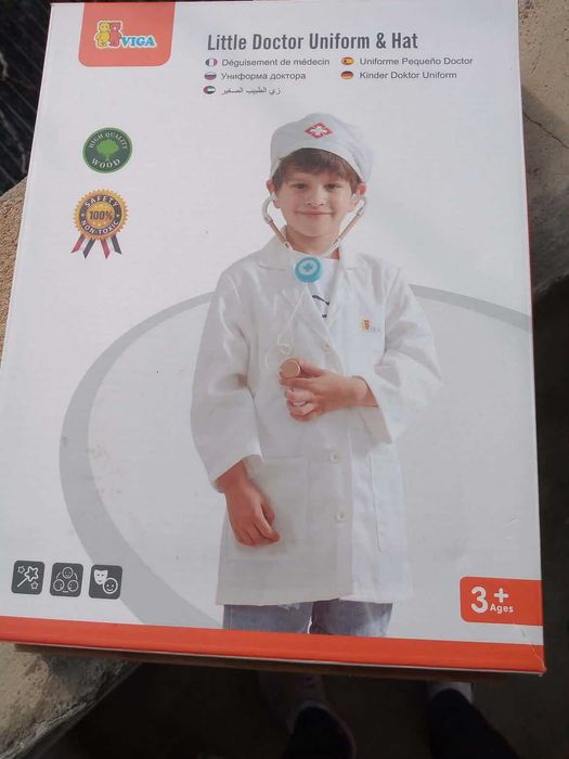 Лекарска манта и шапка за млади лекари