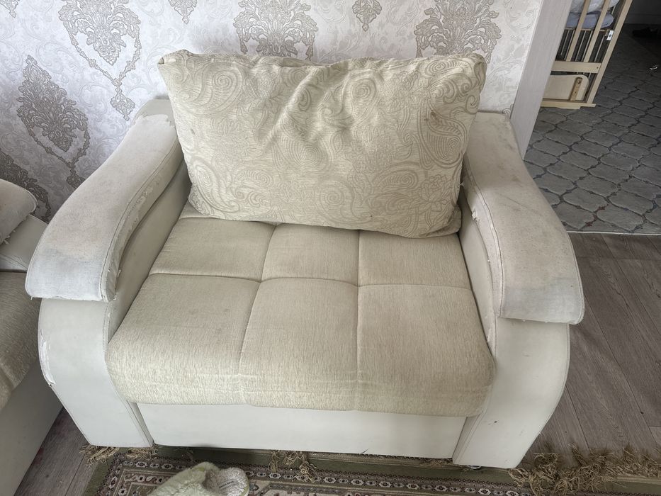 Мягкий гарнитур. Диван и 2креслы. Б/у .