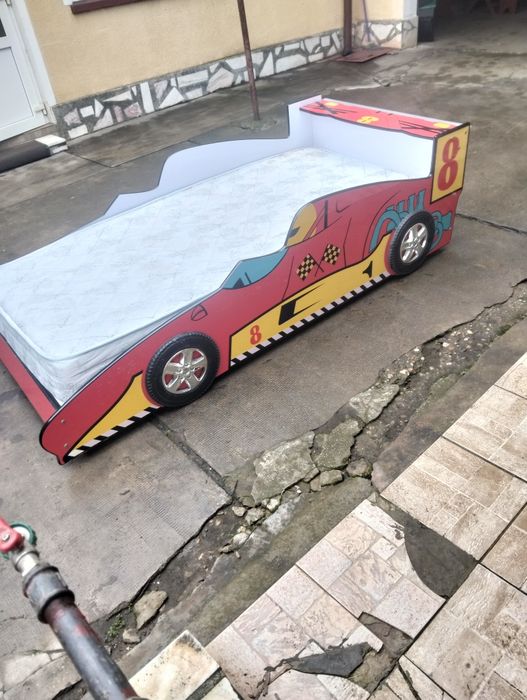 Vând pat mașina Fulger McQueen