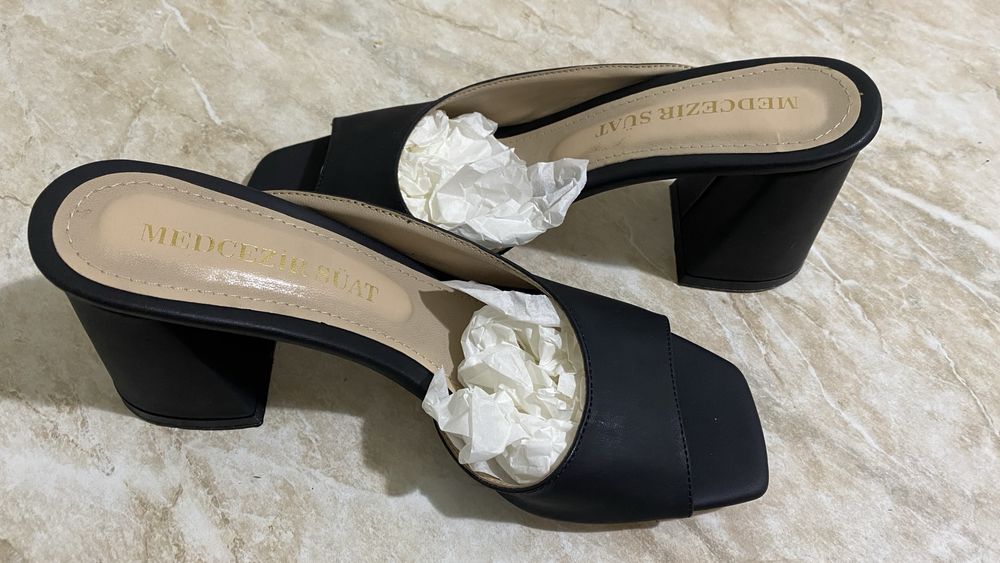 Женские босоножки