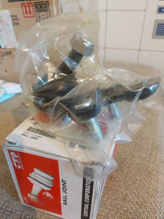 Продам шаровые Камри 40 новые