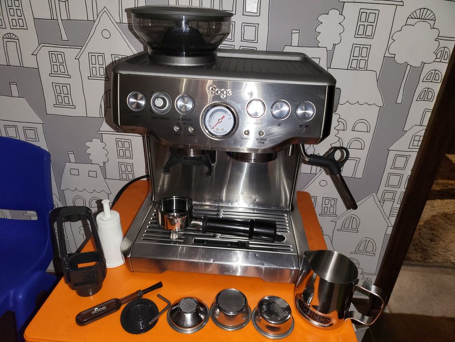 Полупрофесионална кафемашина с кафемелачка SAGE Barista Express