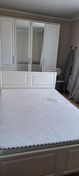 Продам спальный гарнитур