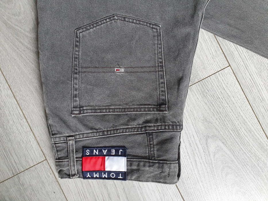 Blugi TOMMY HILFIGER "Mom Jean" - Marime W33 L32 (Talie 88 cm)