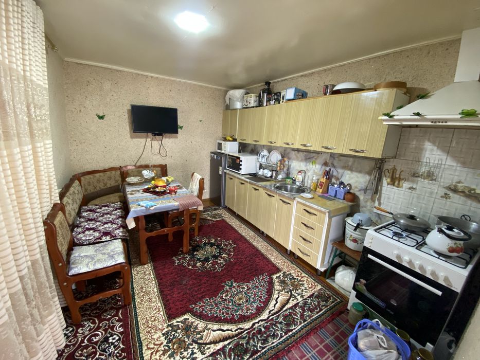 Уй сотилади, углавой ва барча шароитлар бор