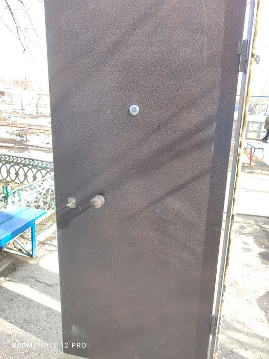 Продам дверь б/у