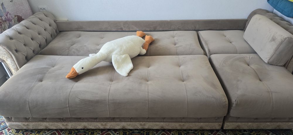 Продам комфортный велюровый диван