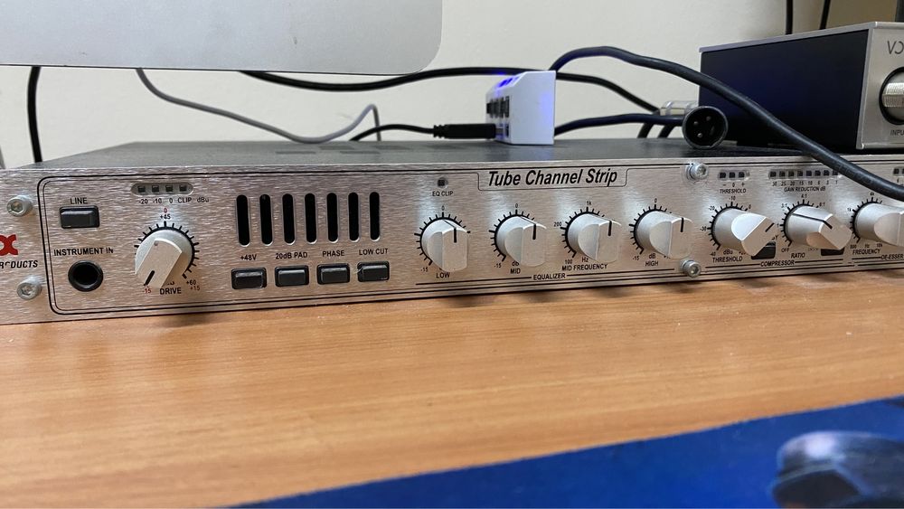 Студия заттары.Предуселитель DBX376.