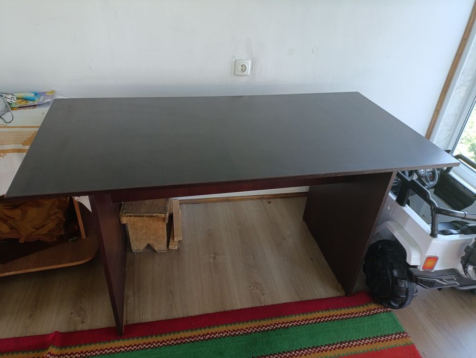 Продам стол письменный .