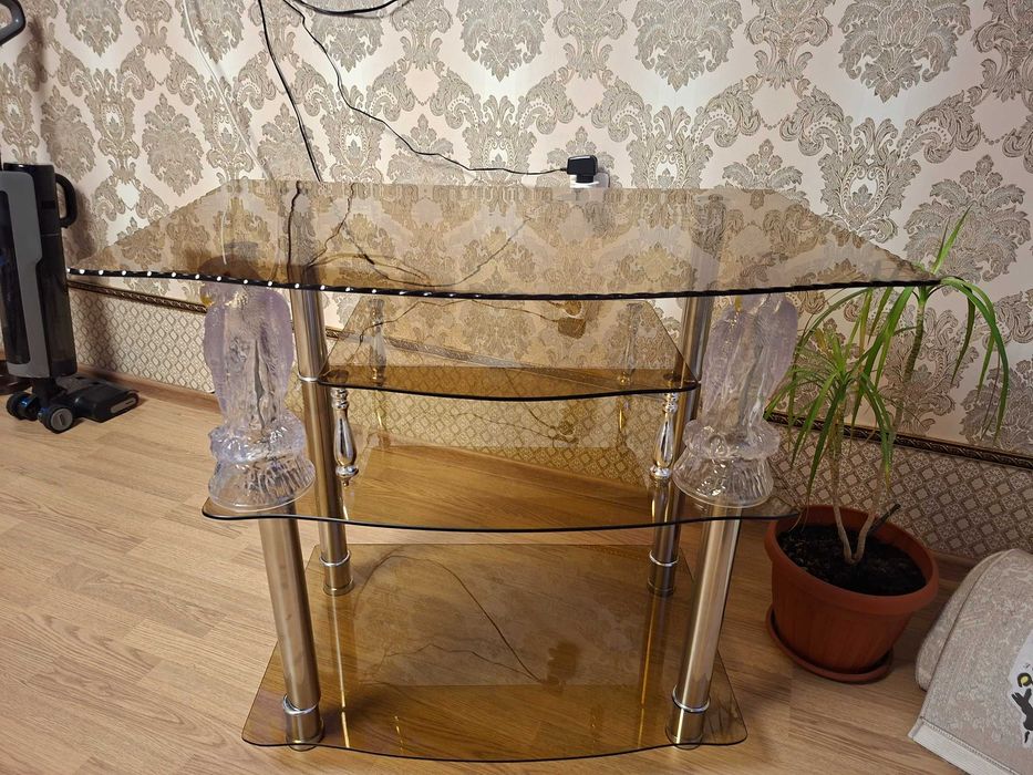 Стол для телевизора