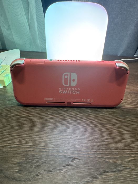 Продаю Nintendo Switch lite цена только за один