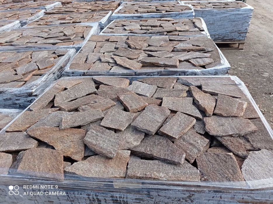 Кафяв гнайс меча кожа естествен камък за облицовка