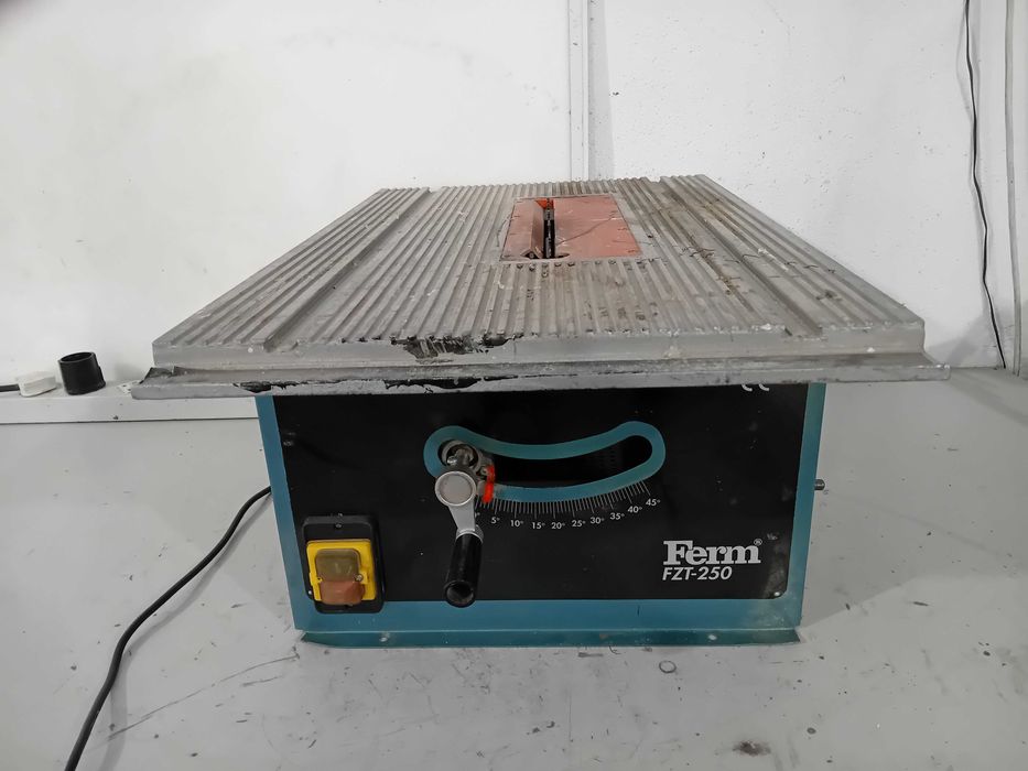 Циркуляр за дърво - Ferm 1500 W