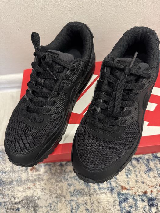 Кроссовки женские