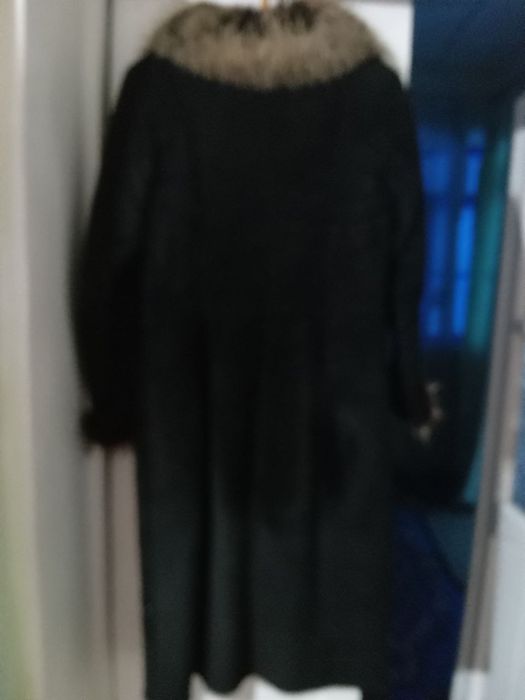 Ayollar paltosi. Ko'p kiyilmagan holati yaxshi