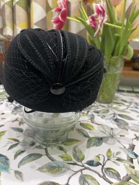 Женская шляпа с сеткой