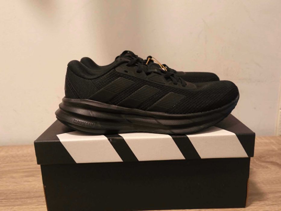 Оригинални мъжки маратонки Adidas, нови с етикет