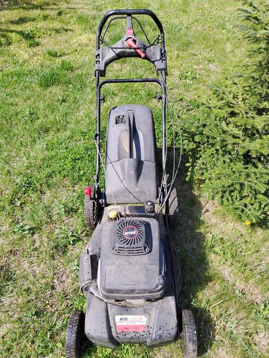 Моторна самоходна бензинова косачка MTD с мотор Kawasaki 53 см