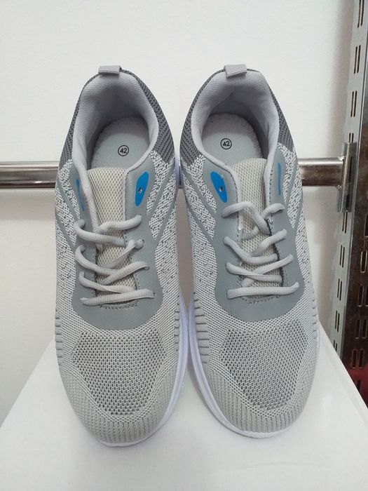 Adidași bărbați cu talpă ușoară