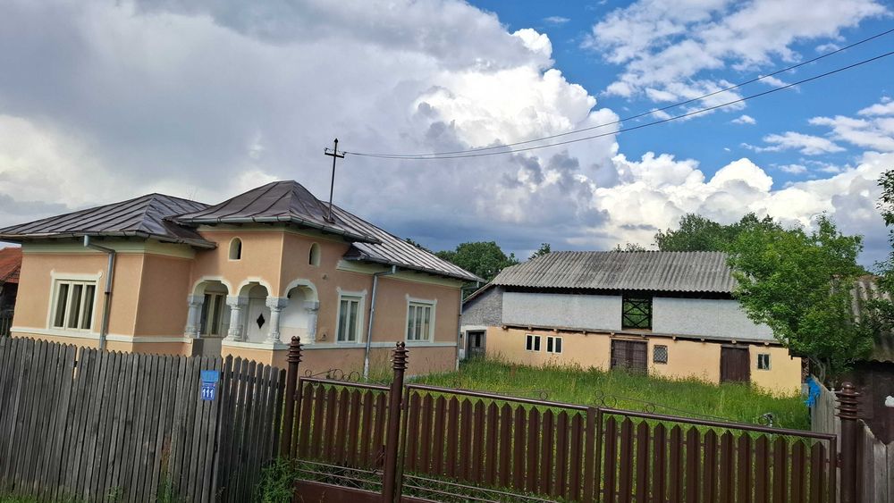 Casa Moraresti 3 camere si/sau teren stradal intravilan 6522 mp