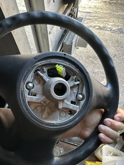 Продам руль от BMW 118.