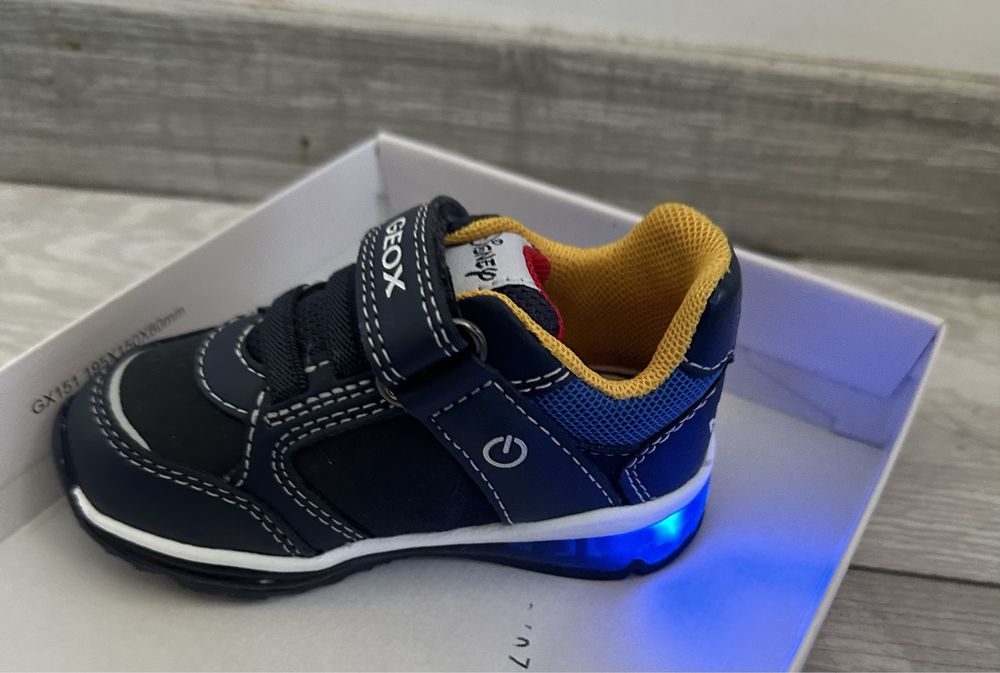 Geox детски маратонки светещи номер 20