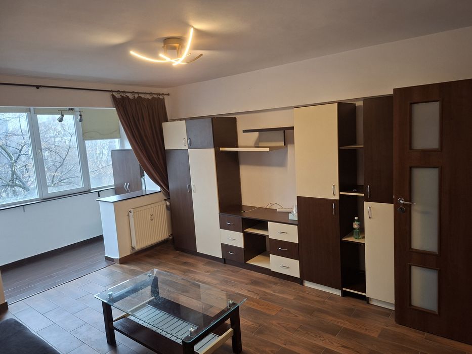 Proprietar Închiriez garsoniera