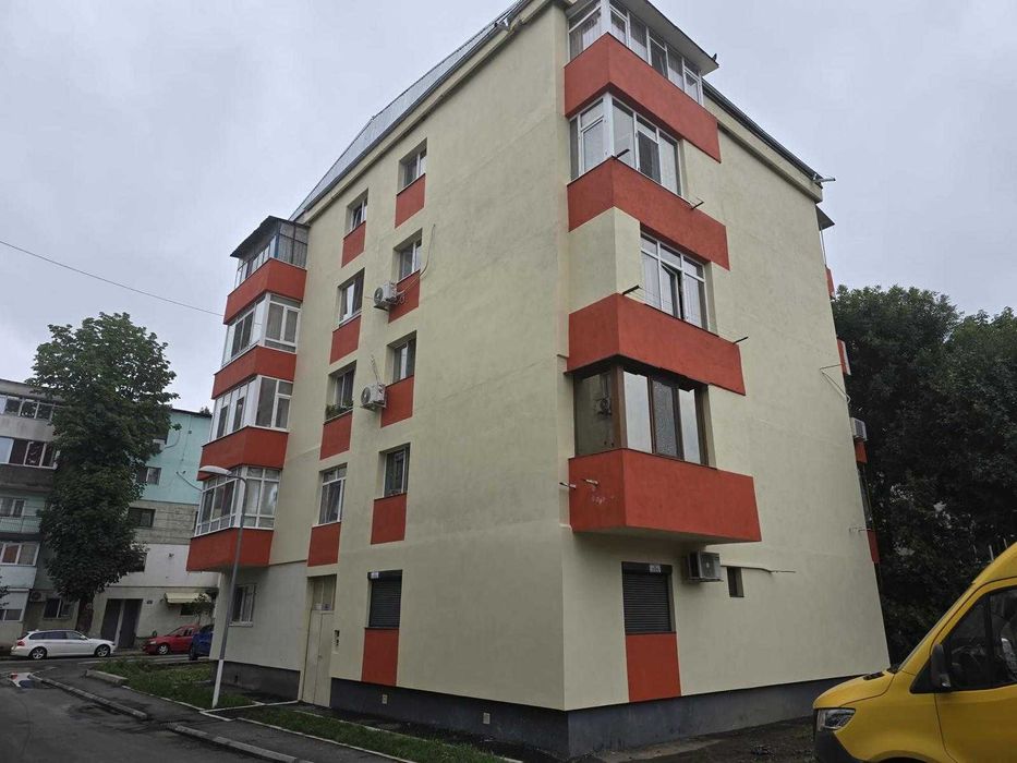 Apartament 3 camere complet renovat – mobilat/utilat premium – mutare imediată