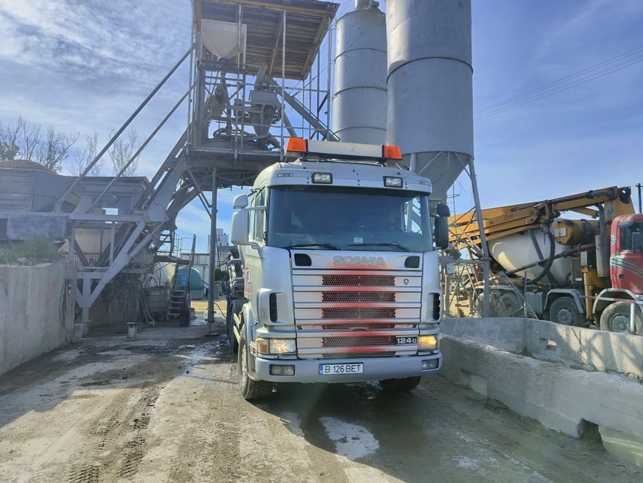 Autobetoniera Scania 8x4  9 MC cu jgheab 9ml