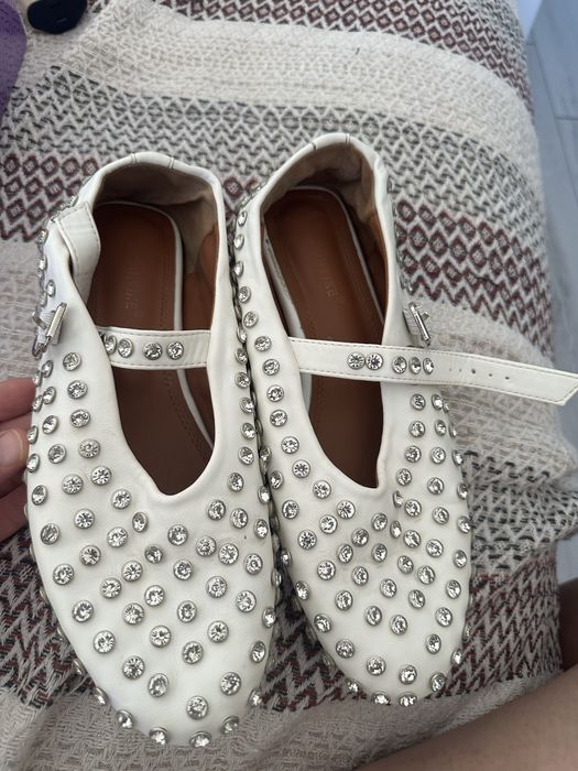 Белый балетка тастарымен сатылады