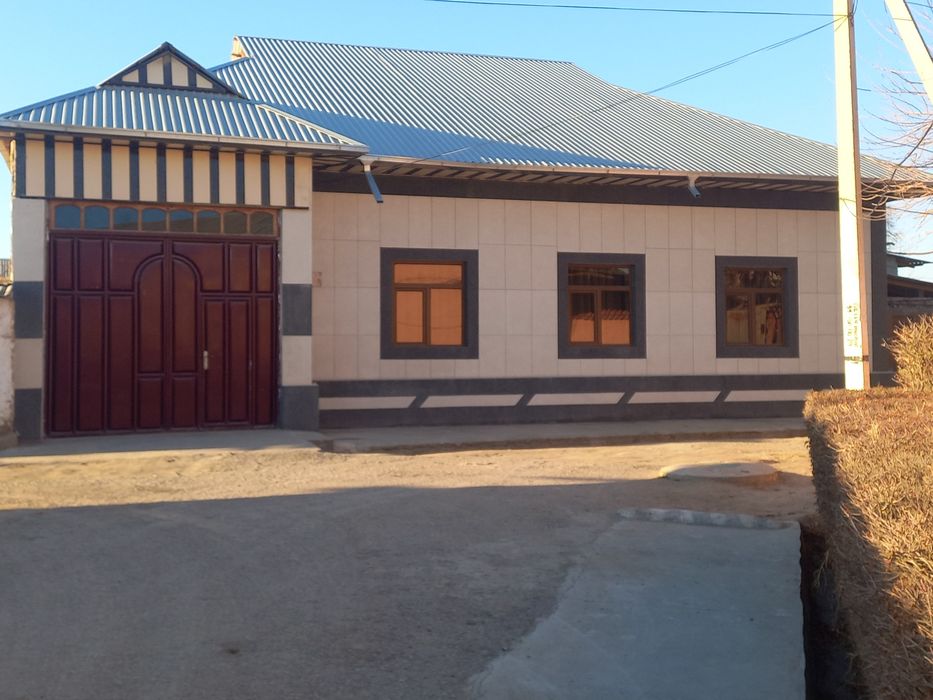 Guliston chutaara katej yaqin xovli sotiladi