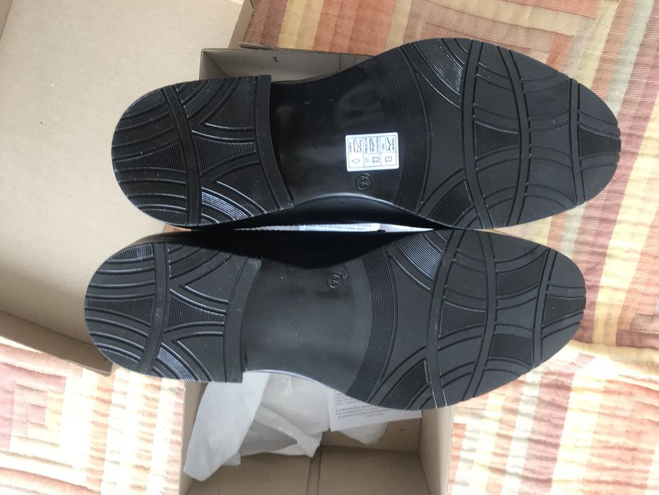 Налични  . Обувки   от  естесвенна   кожа   / нови   :  45   номер   .