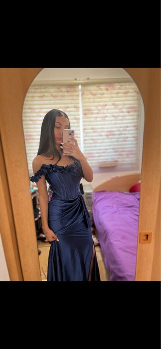 Тъмносиня абитуриентска рокля