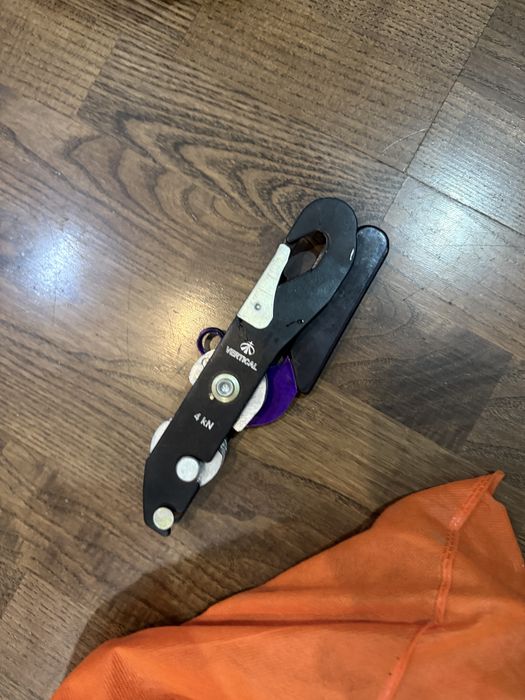 Карабины каска для альпинизма