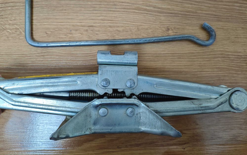 Домкрат Toyota оригинал