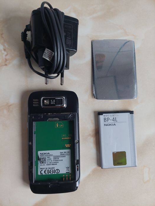 [E72] Vând Nokia E72 fără probleme DEcodat în orice rețea //poze reale