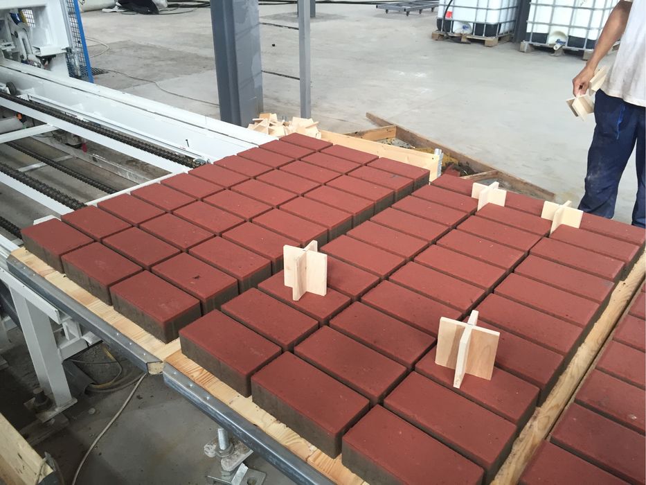 Блоки стеновые и перегородочные, брусчатка, бордюры