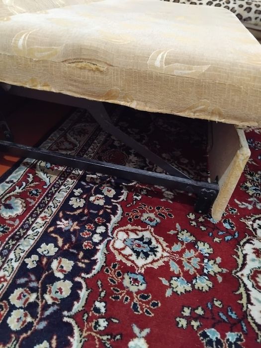 Продам диван  срочно