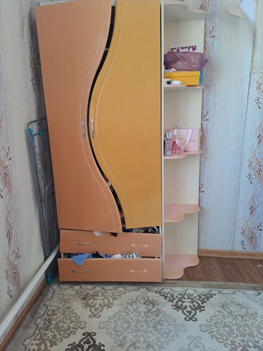 Кровать и шкаф сатылады