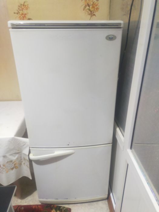 Продам холодильник двухкамерный