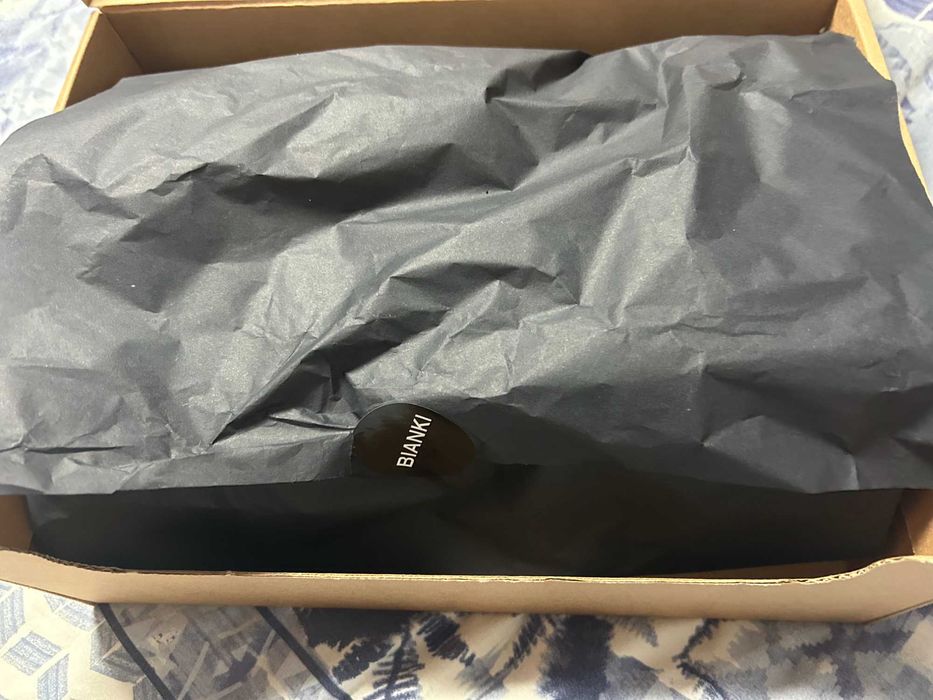 Сандали в цвят капучино с черен лак от естествен велур Bianki