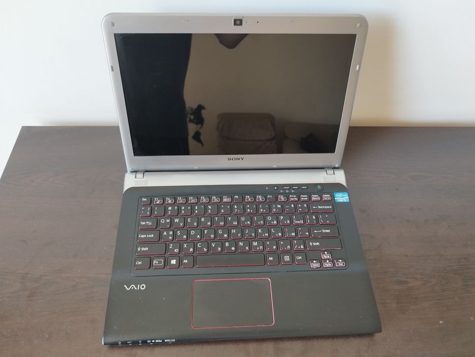 Лаптоп Sony Vaio - 14 инча , 8GB рам, 4 часа батерия, 120GB SSD