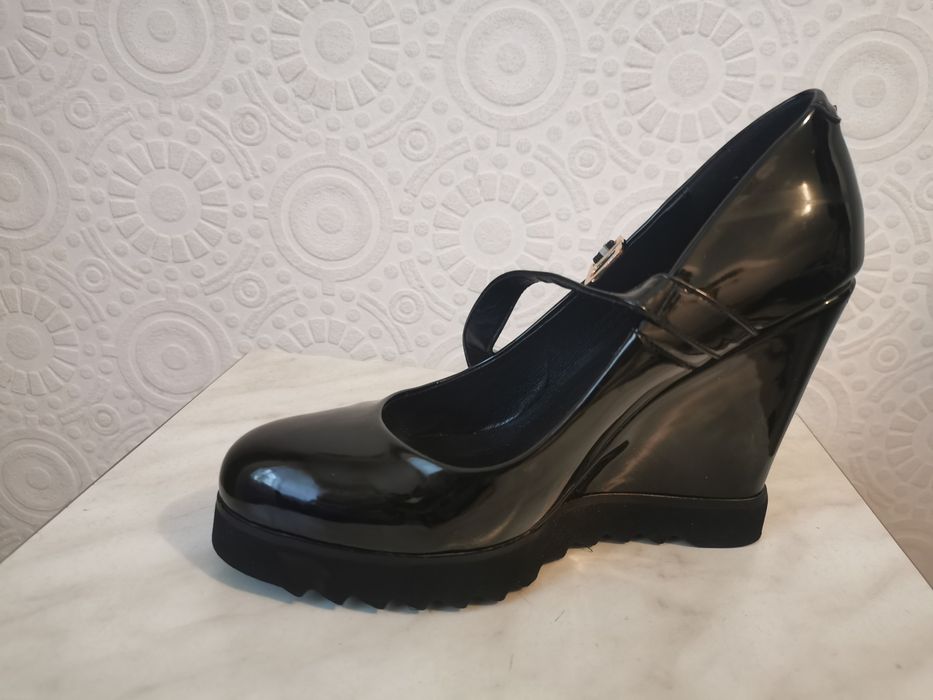 Женские босоножки