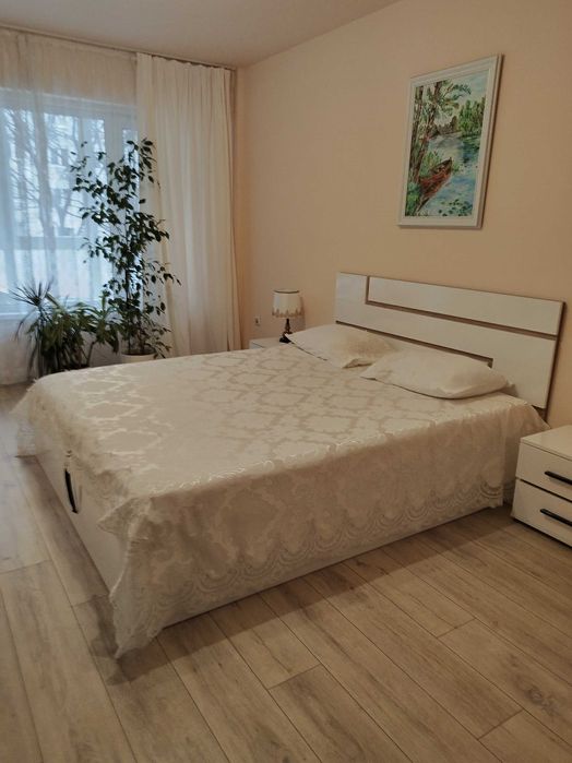 Тристаен апартамент с безплатни парко места за нощувки